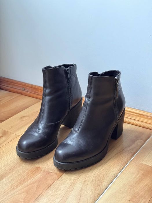 Жіночі сапожки полусапожки черевики Vagabond Shoemakers

Розмір: 39 (E
