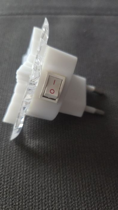 Motylek LED - lampka wtykowa biała DUFFY