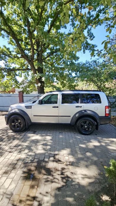 Автомобіль Dodge Nitro
