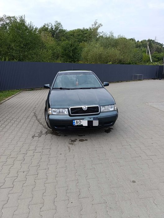 Продам автомобіль Шкода Тур
