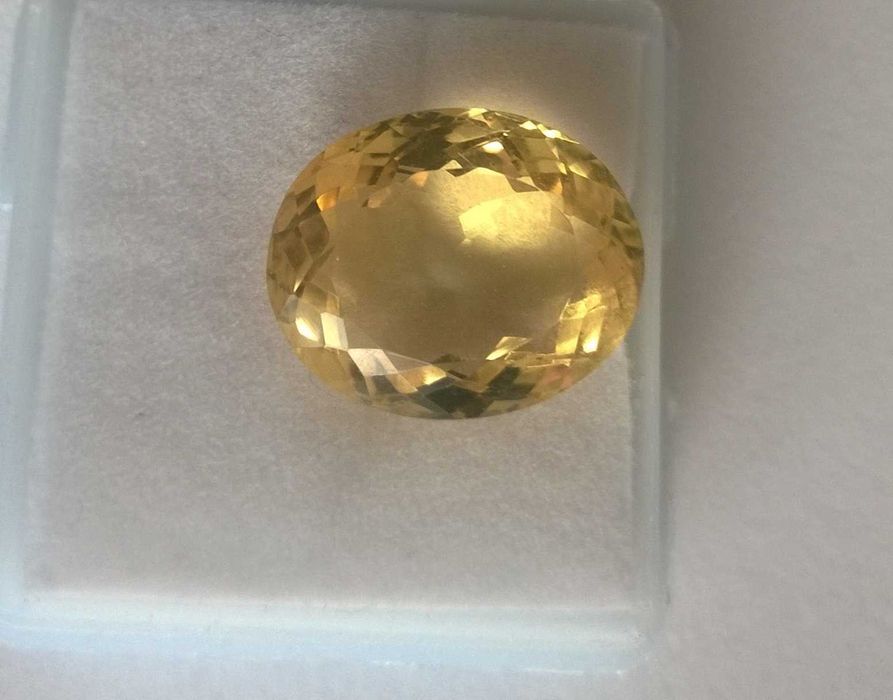 Cytryn 9.9 CT owalny ,  15.6 x 12.7 mm