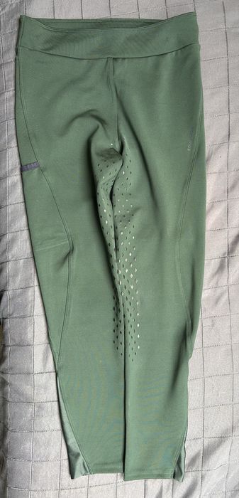 Dziewczęce bryczesy z pełnym lejem.