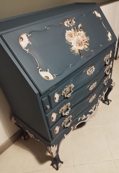 Elegante escrivaninha/secretária D. João V