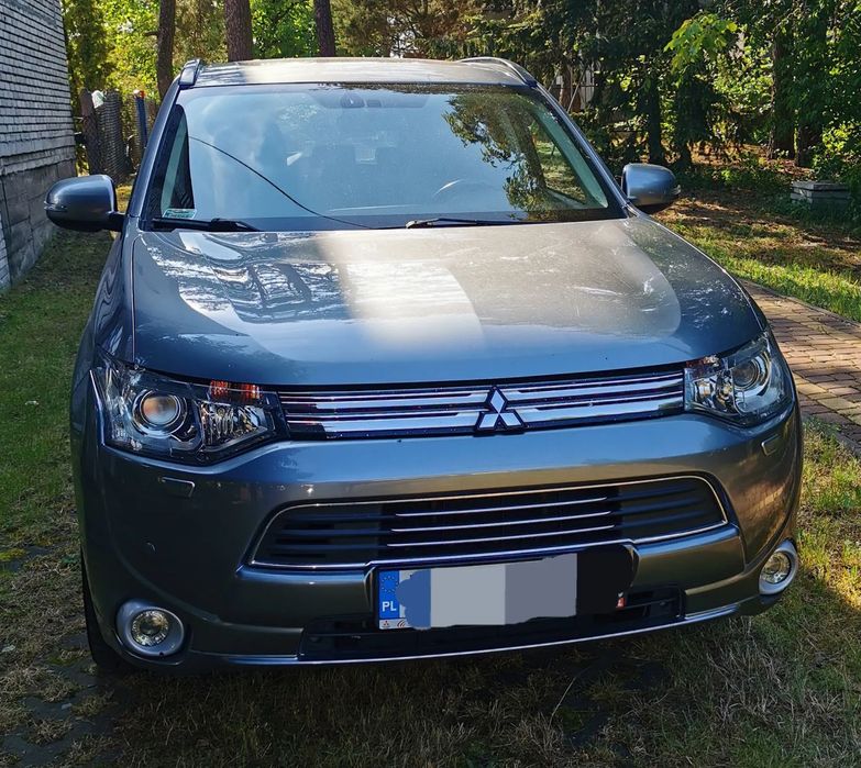 Mitsubishi Outlander 1998cm3 Instyle Navi+ 204 KM Plug in Hybrid 4WD jeden użytkownik skóra