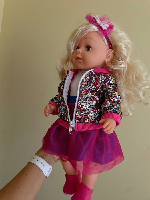 Lalka  z ruchomymi kolanami