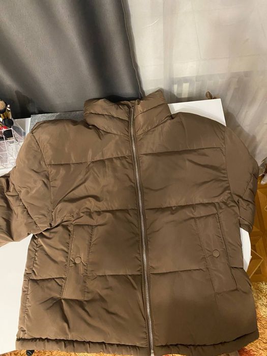 Стильна тепла куртка на осінь в шоколадному кольрі