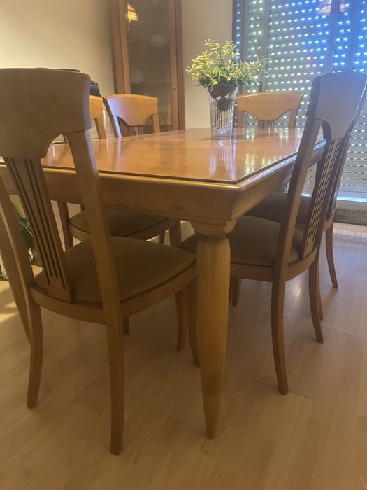 Mesa em madeira como nova