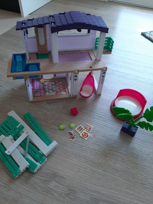 Medium Dollhouse