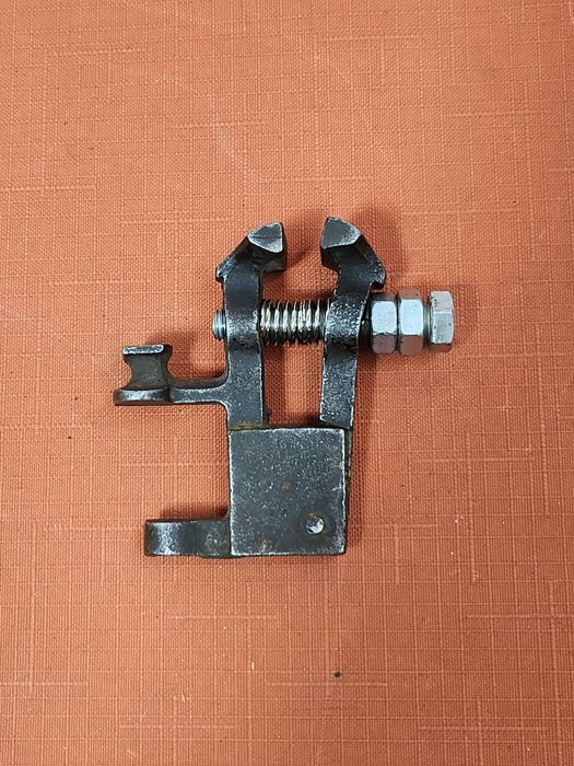 Zabytkowe małe imadełko