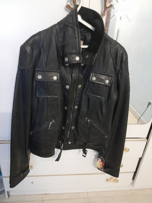 Casaco novo em pele.