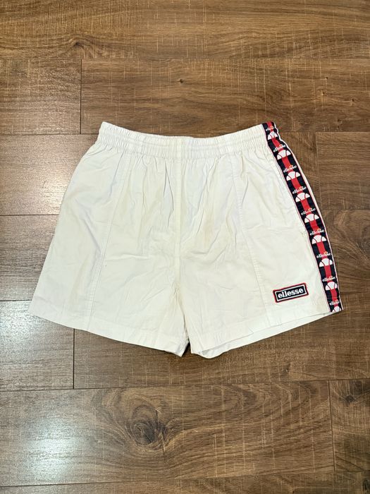 Шорты Ellesse, на лампасах, S size