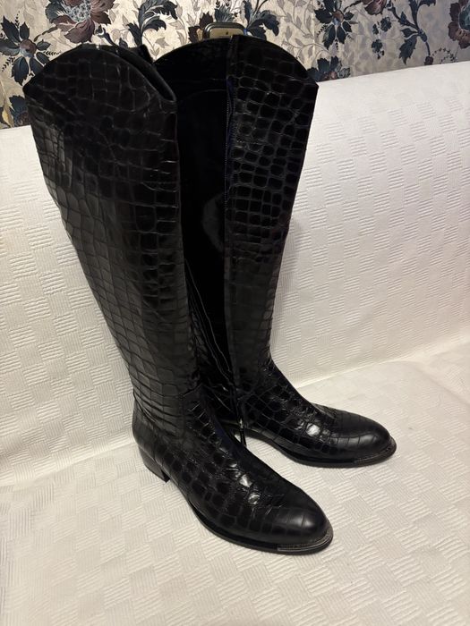 Продам женские кожаные сапоги