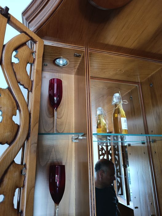 Bar  como novo em castanho