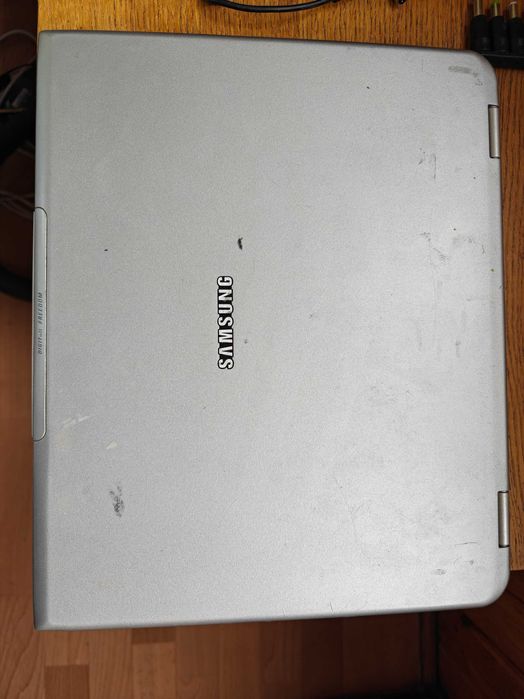 Лот з 4 неробочих ноутбуків. На запчастини або відновлення.