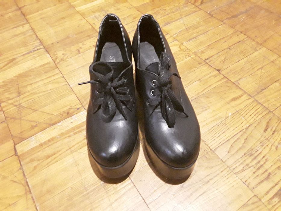 Обміняю на кросівки жіночі,або продам