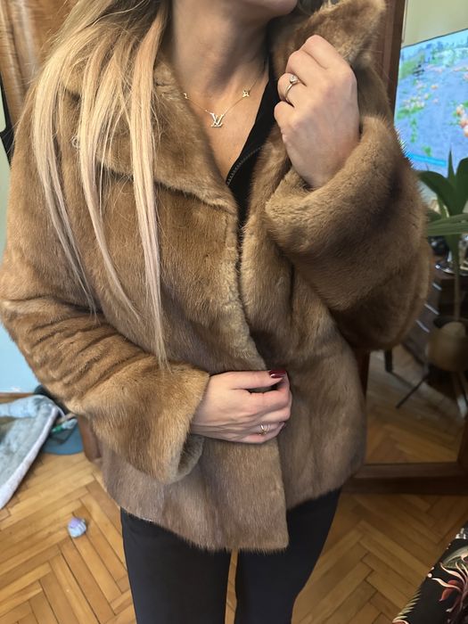 Krótka kurtka z naturalnych norek