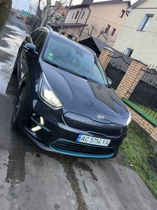 Машина kia niro (електро)