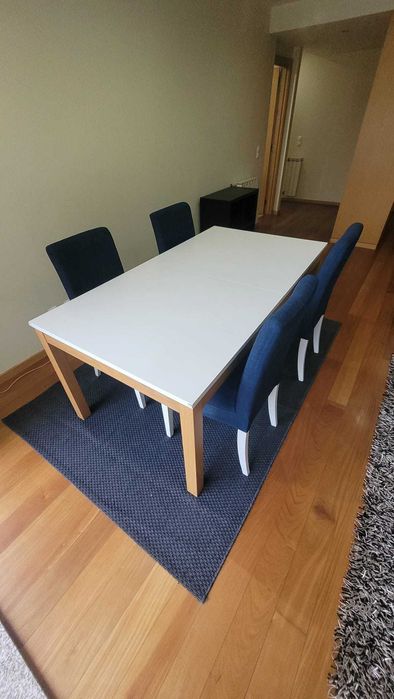 Mesa de refeições extensível