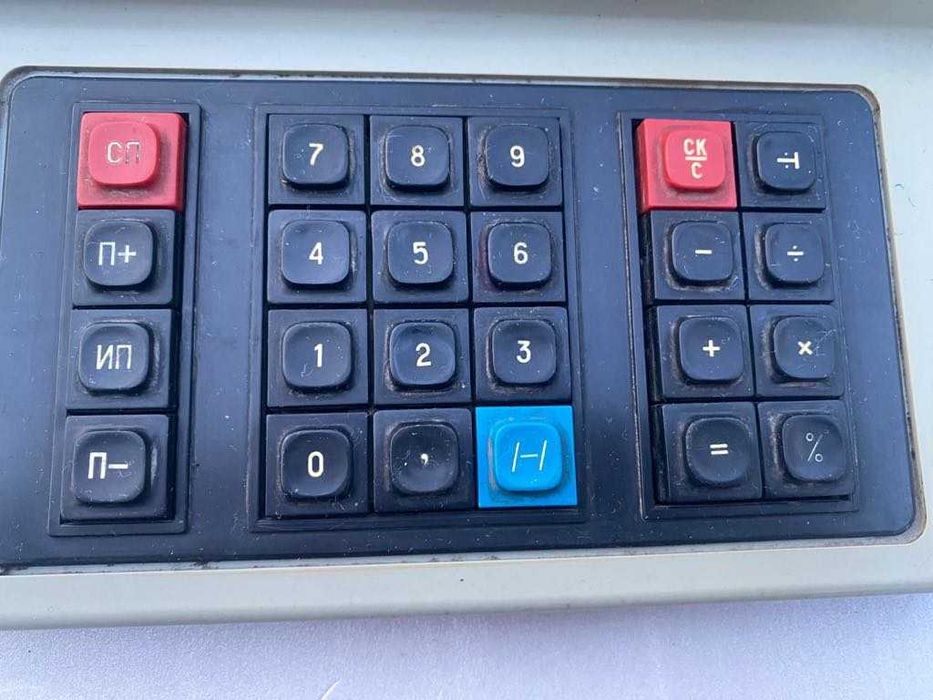 Електронний раритетний калькулятор від мережі