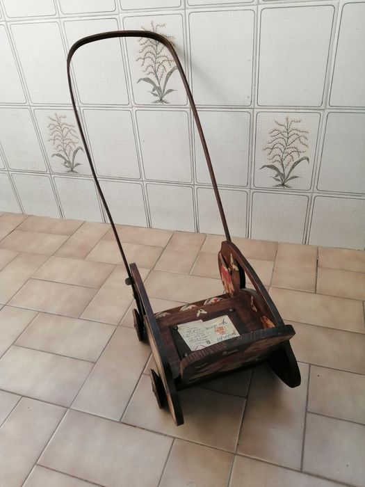 Carrinho madeira para bonecas