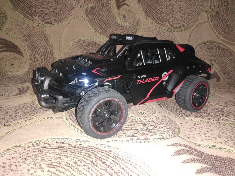 Машинка на радіокеруванні