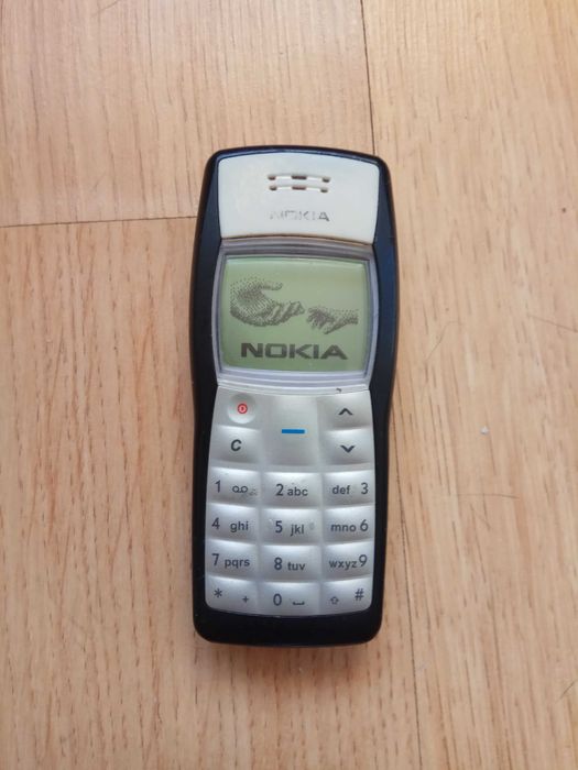 Надійний колекційний телефон стані Nokia 1100 з ліхтариком