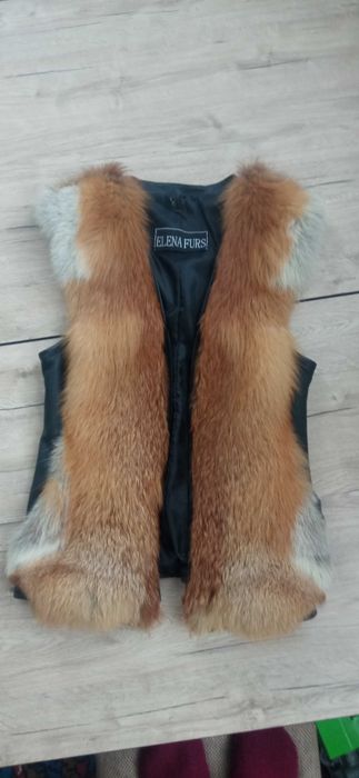 Продам жилетку на лисе.