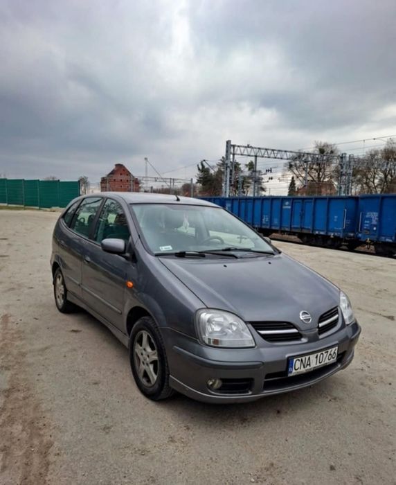 Nissan Almera Tino