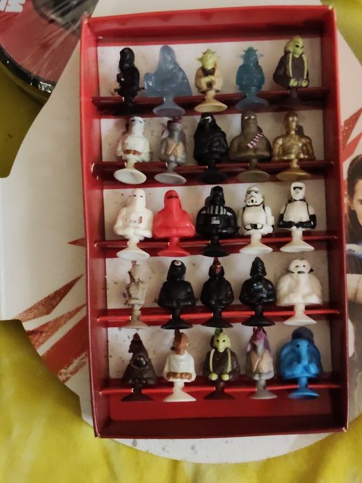 zestaw figurek Stikeez z kolekcji Star Wars dostępnej w Lidlu.