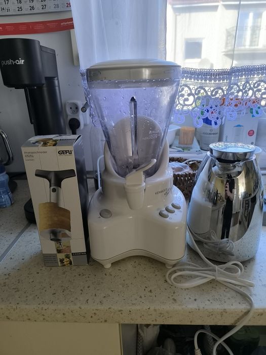 Blender sokowirówka Kenwood , termos, nóż do ananasa