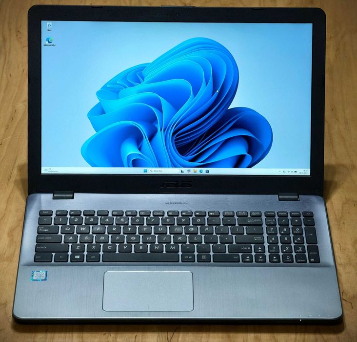 Laptop ASUS 15'6", i5-7200U, 16GB RAM, 256GB + 1TB, torba gratis!