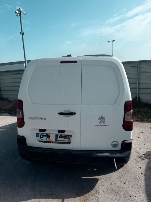 Peugeot partner  1.5 cdi. Sinistrado