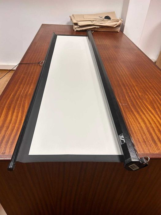 85" Projection Screen476746147106672640