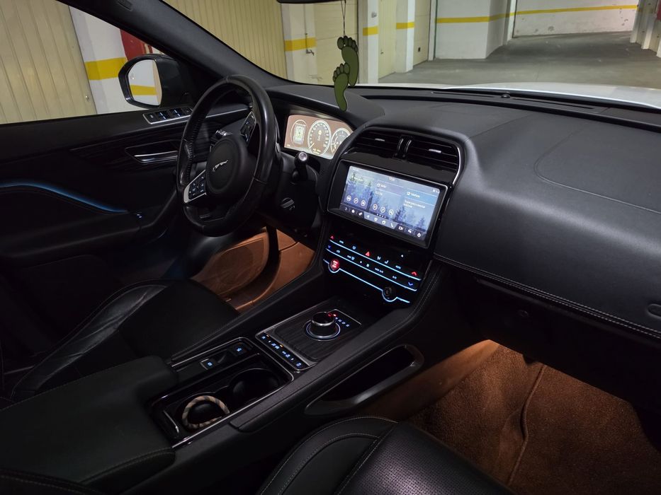 Jaguar F pace R sport
