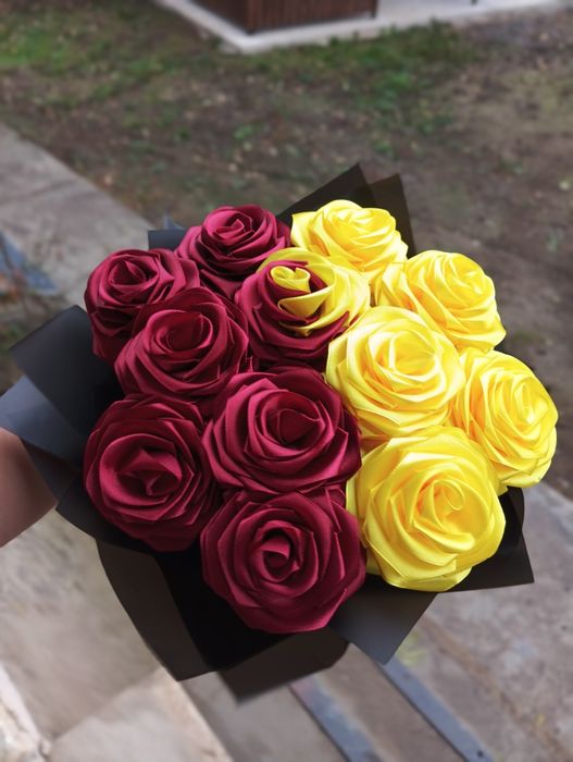 Квіти із атласної стрічки