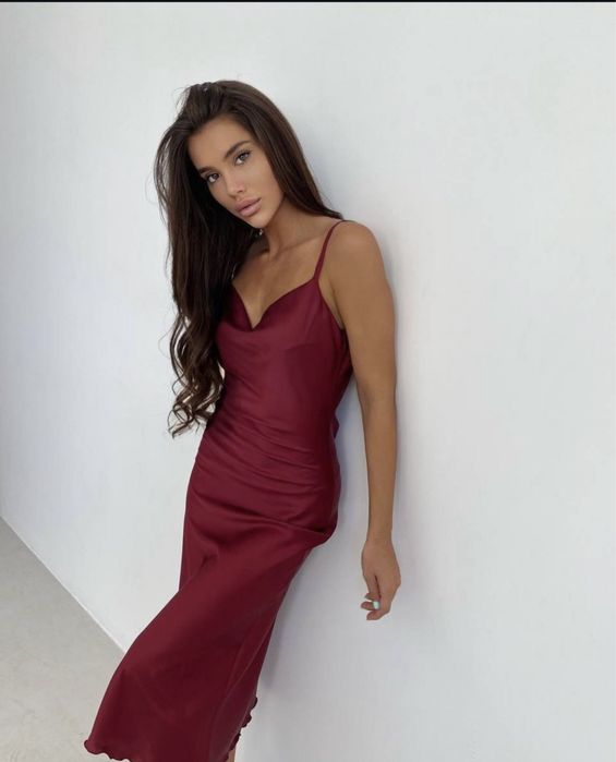 Червона сукня