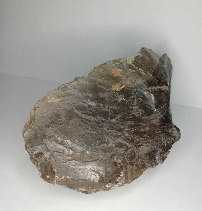 Кварц димчастий для прикрас та колекцій