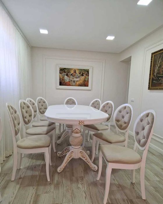 Комплект обеденный стол и стулья. Кухонний стіл та стільці.