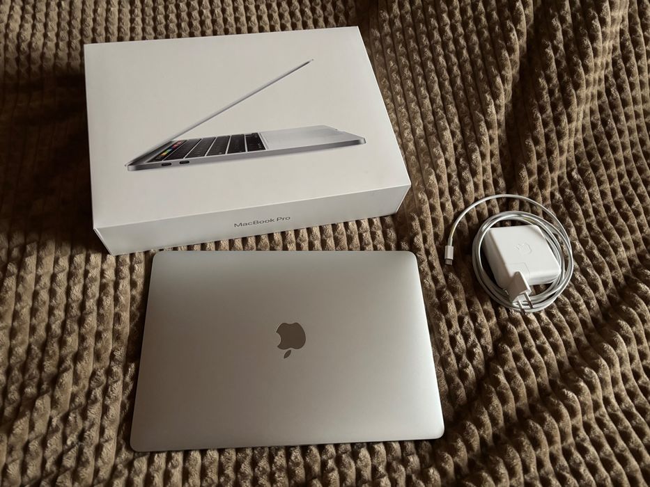 MacBook Pro 13" 2020 i5 8GB/256GB