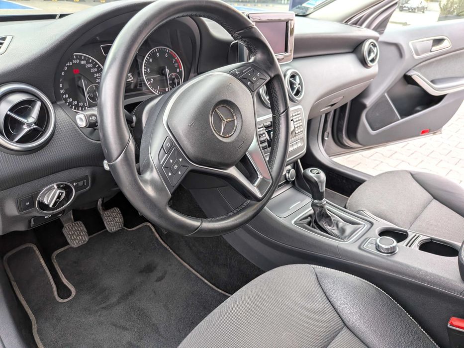 samochód mercedes