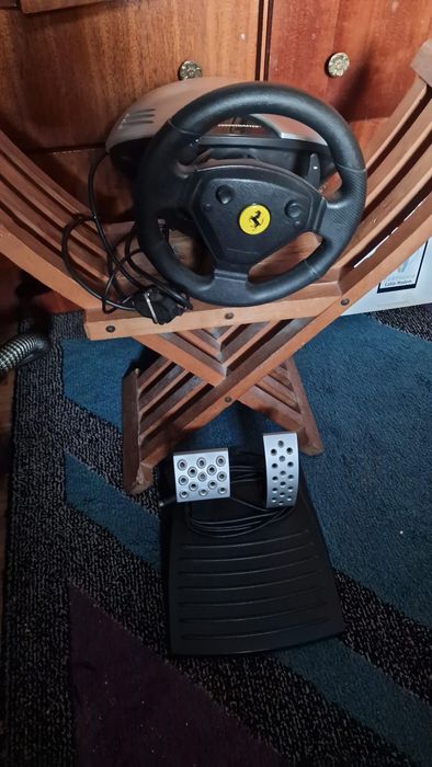 Volante e pedais Ferrari - Thrustmaster 360 modena
