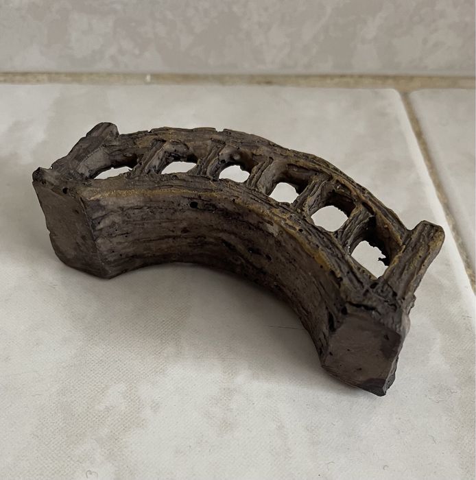 Pequena ponte decorativa para aquário