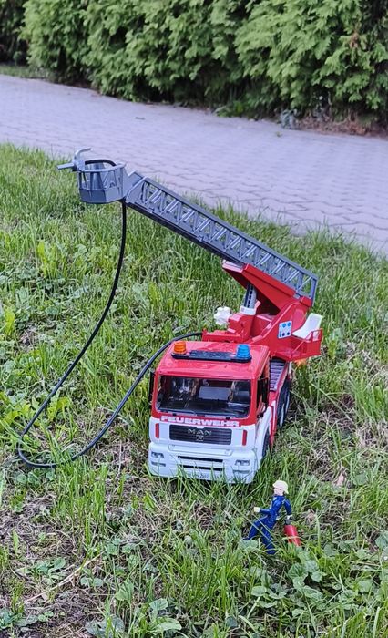 Wóz strażacki MAN Bruder 02771 + figurka