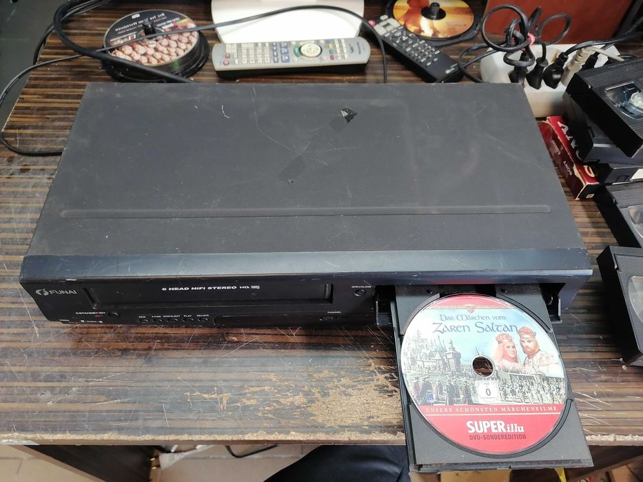 Magnetowid VHS/DVD Funai D8A-A4110DB HI-FI Stereo