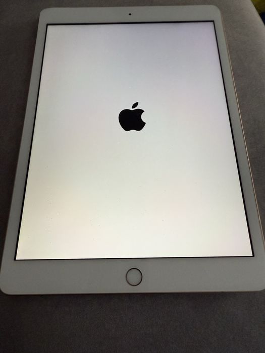 Tablet Apple Ipad 7 z pamiecia 32gb