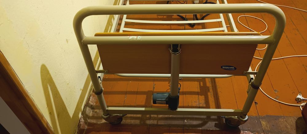 Ортопедичне багатофункціональне ліжко INVACARE EC HONG a/s