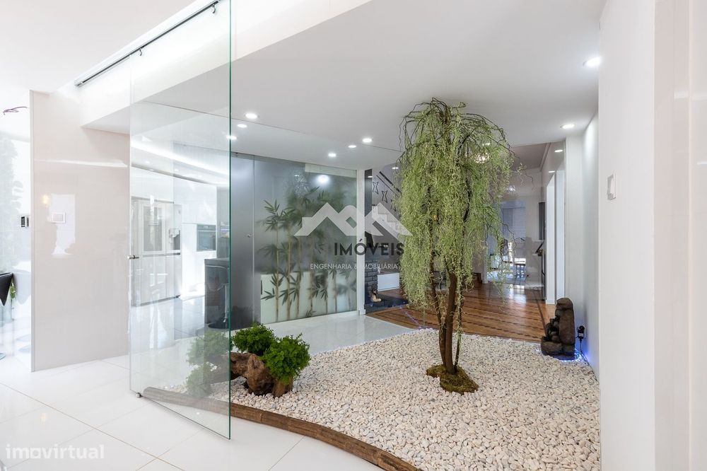 Moradia T5 | Ermesinde | Centro |Remodelada | 750m2 Terreno | Box 4 Ca