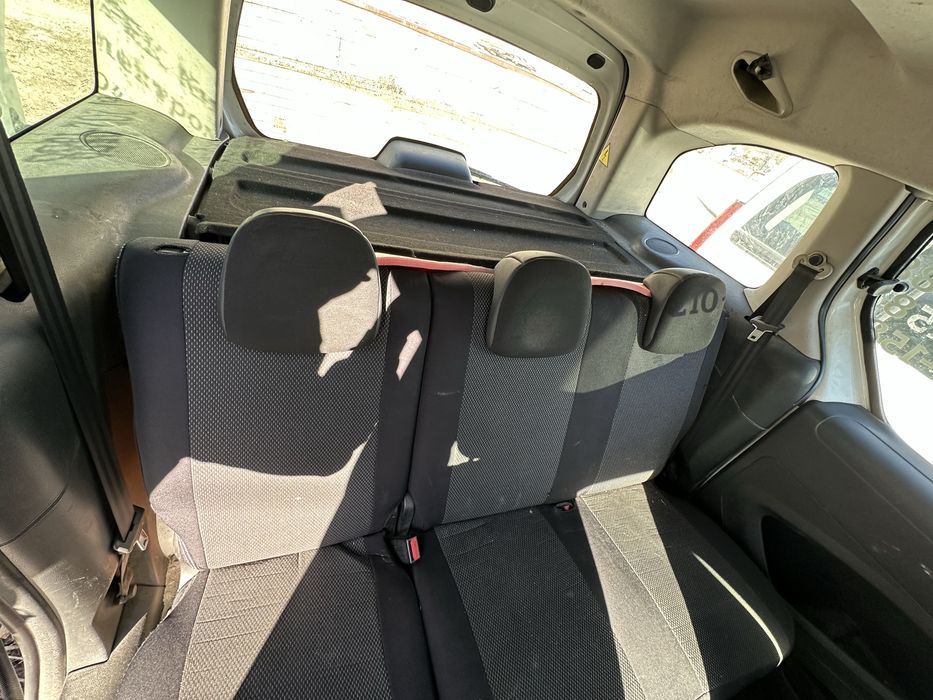 Легковий універсал Citroen Berlingo, 2011 року