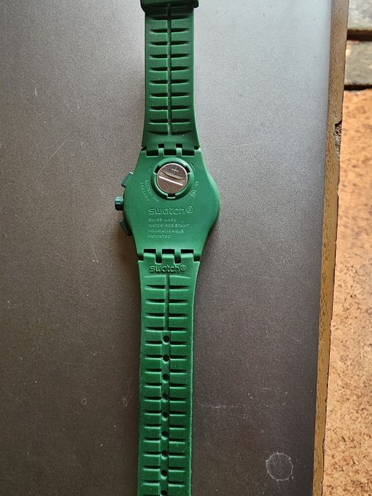 Swatch  - primarily verde