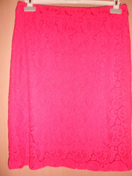 saia em renda para mulher cor vermelha da marca Easy Wear